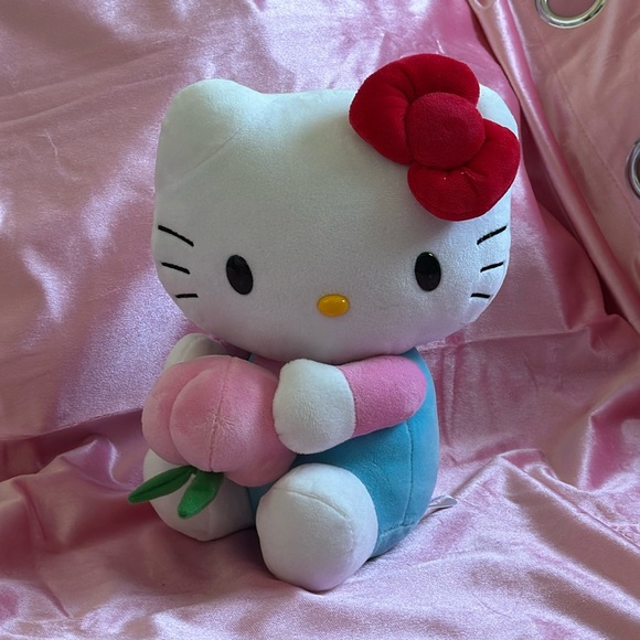 HELLO KITTY holding peach 🍑 plush 9in - Picture 1 of 5